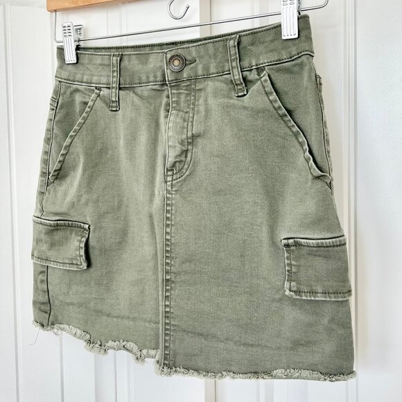 SO Juniors Olive Army Green High-Waist Cargo Pocket Frayed Hem Mini Skirt - Sz 1 - Picture 3 of 6